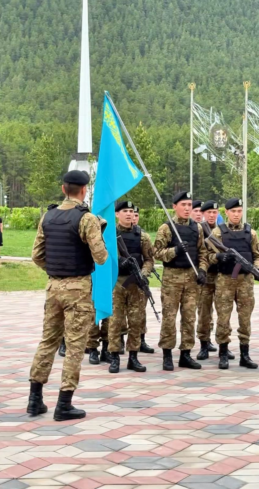 «Бурабай даму» поздравил жителей и гостей курорта с Днём Победы и подарил праздничное настроение, организовав концерт и развлекательную программу на поляне Абылай хана.