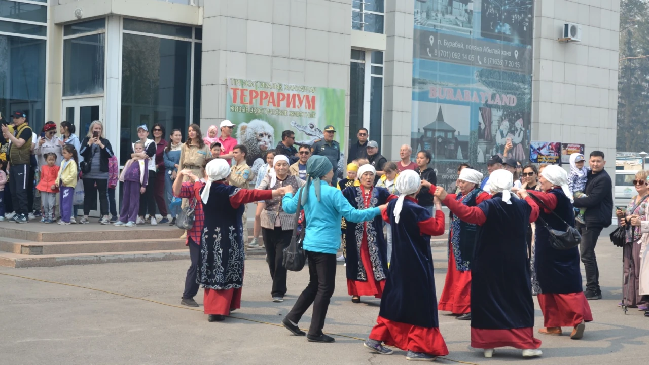 A big celebration was held in Burabai in honor of Victory Day, with songs of the war years and "soldier's porridge". 