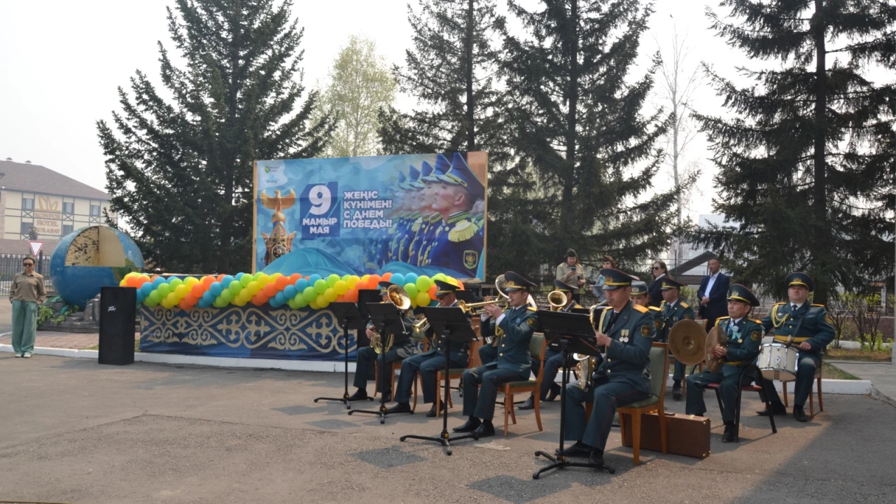 A big celebration was held in Burabai in honor of Victory Day, with songs of the war years and "soldier's porridge". 